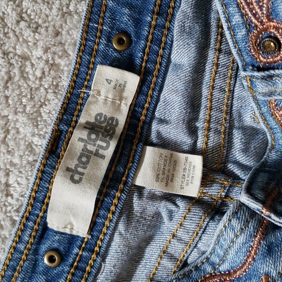 Charlotte Russe low-rise jean shorts (size 4) - Picture 5 of 9